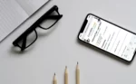 De website van Cultureel Café Apeldoorn, getoond op een smartphone