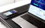 Homepagina van LinQer op laptop en mobiel