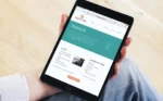De website van Sense of Yoga op een tablet
